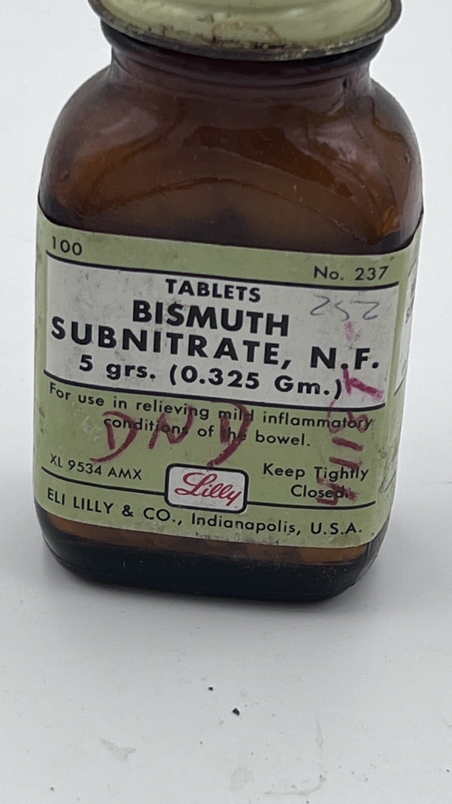 Vintage 1940’s Eli Lilly BISMUTH SUBNITRATE Medicine Bottle for display