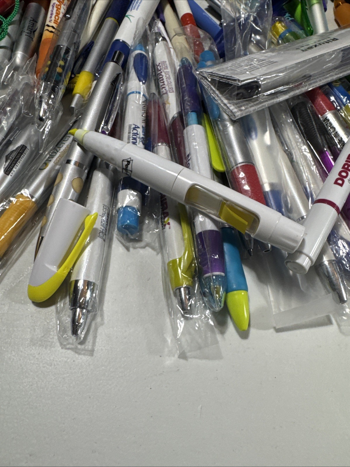 Lot 150 Pharmaceutical Drug Rep Pens!! Many New In or Out of Wrappers, Most Work