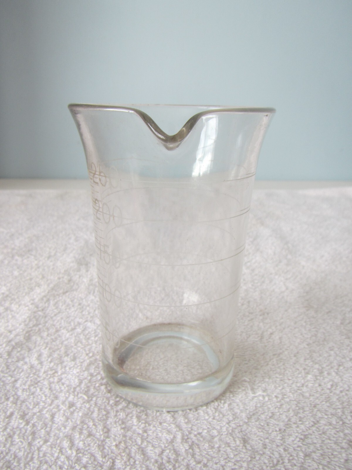 Vintage etched Glass Apothecary Measuring Cup Beaker w/ Spout 5″ 250 CC