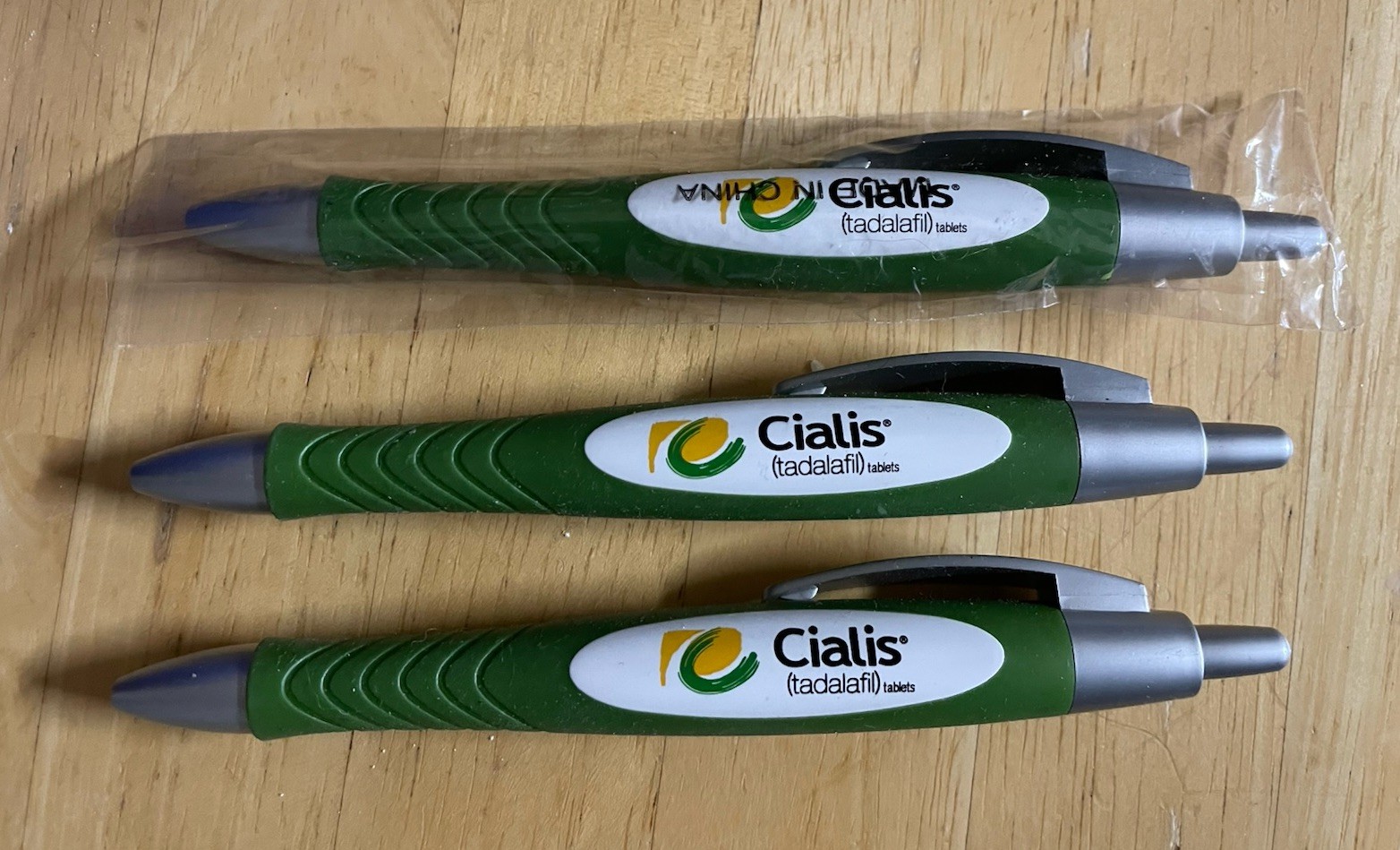 NEW Lot Cialis Green Pharmaceutical Plastic Hard Rubber Drug Rep Pen Collectible