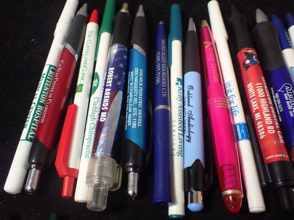 (40) Vintage Random Advertising Pens Healthcare Hospitals Plastic & Metal Lot 77
