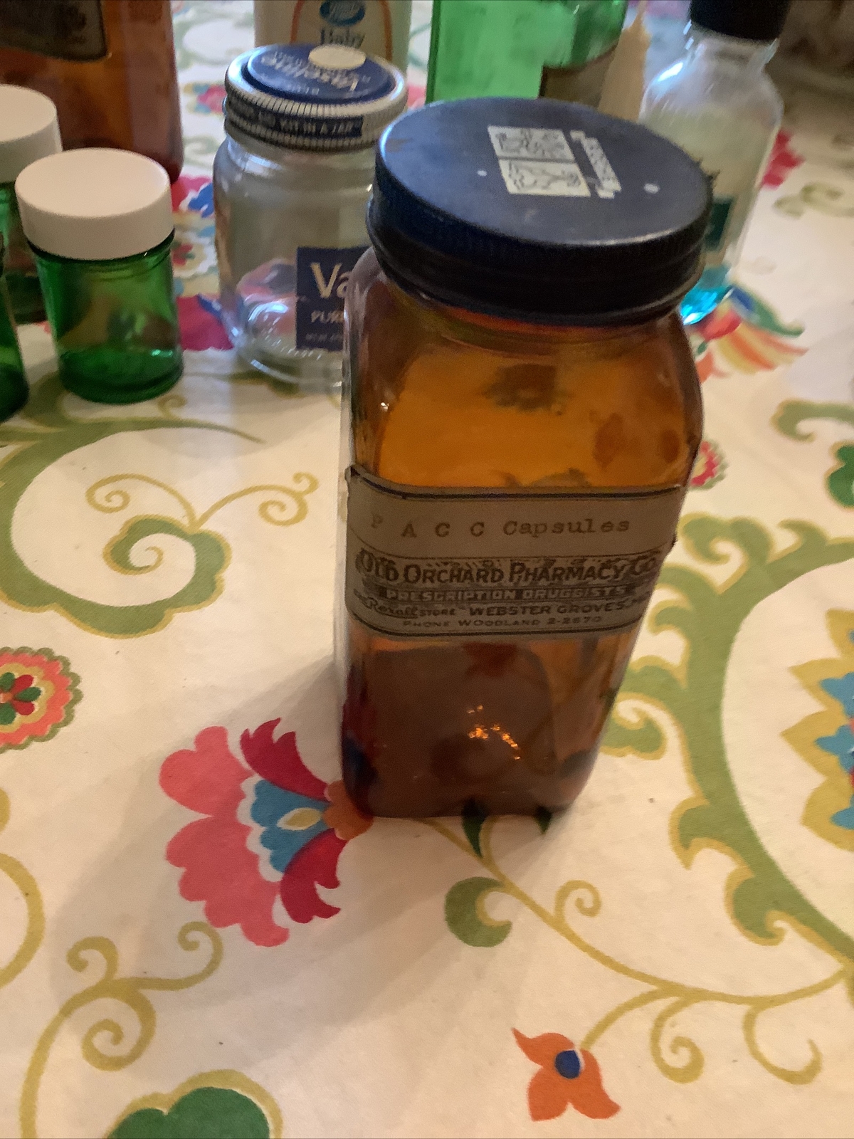 Vintage Old Orchard Pharmacy Brown Glass Prescription Bottle FACC Capsules Roche