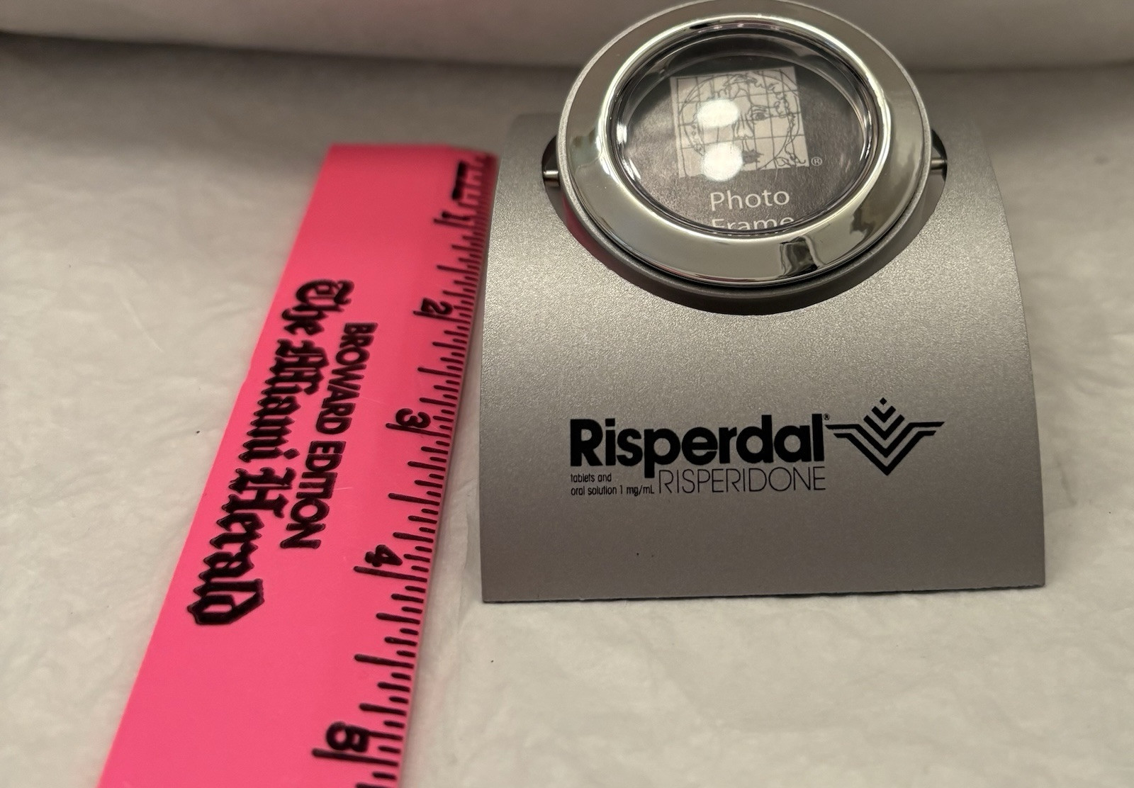 VTG CONCERTA RISPERDAL METAL DESK CLOCK/ PHOTO FRAME PHARMA REP LOGO NEW