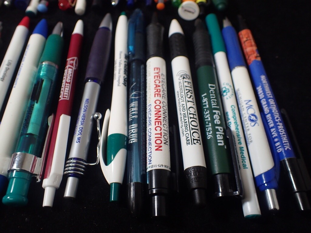 (40) Vintage Random Advertising Pens Healthcare Hospitals Plastic & Metal Lot 77