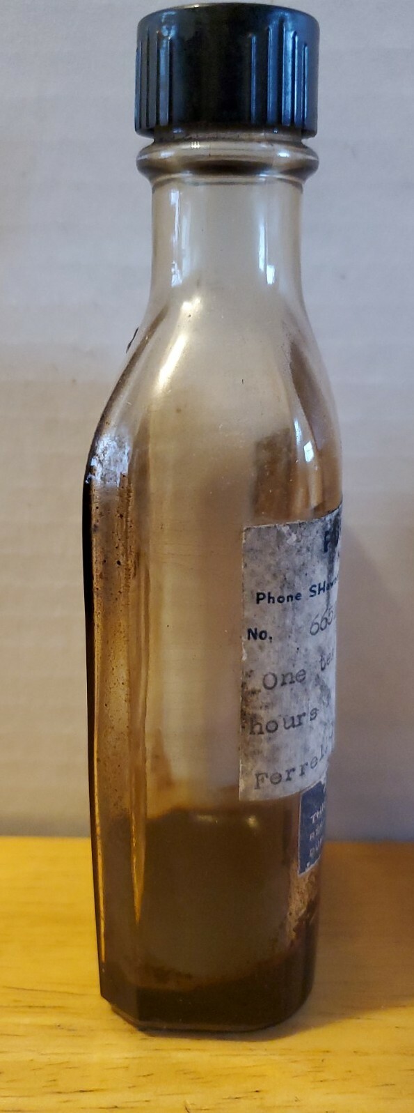 1944 PURITAN DRUG CO. LOUISVILLE KENTUCKY 4 oz COUGH SYRUP BOTTLE DR. HAWKINS