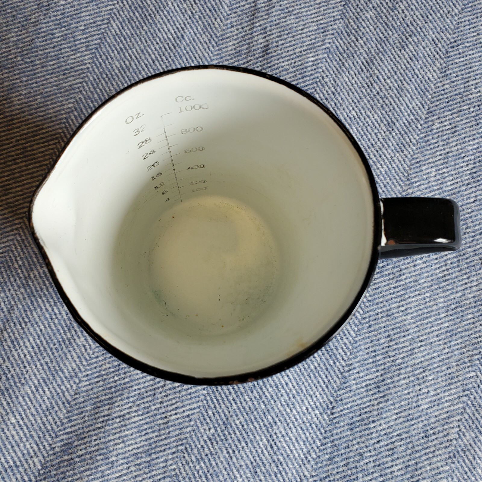 Vintage Medical WHITE ENAMELWARE Measuring Cup Pitcher 32 oz / 1000 cc
