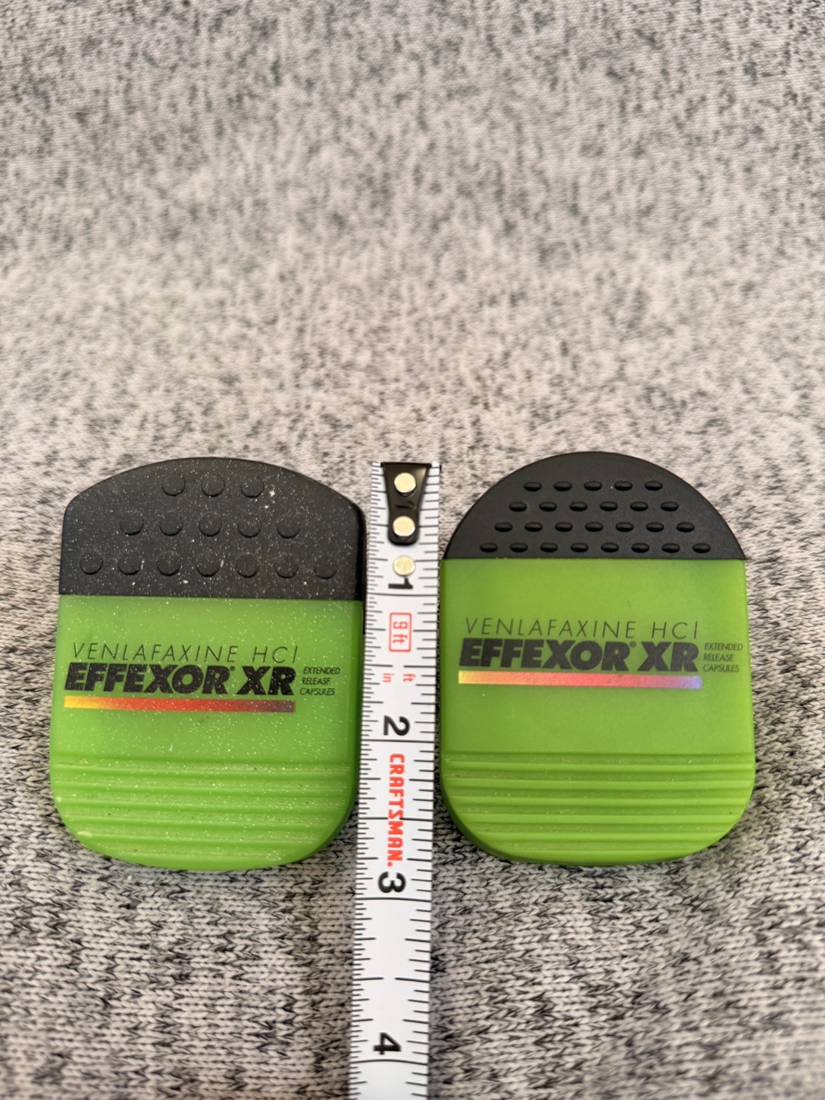 2 Effexor XR Clip Pharmaceutical Promo Item Magnet Advertising collectible